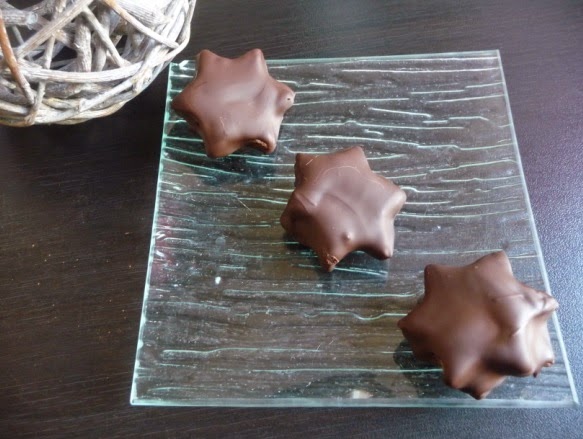 Bouchées 3 chocolats (sablé cacao, ganache pralinée et enrobage chocolat)  au thermomix ou sans – Papilles On Off